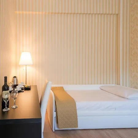 Happy In Bed & Breakfast 3*